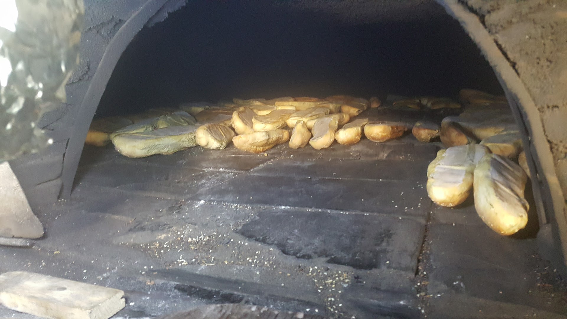 Bakery traditional style baked from wood · Φωτογραφίες 9
